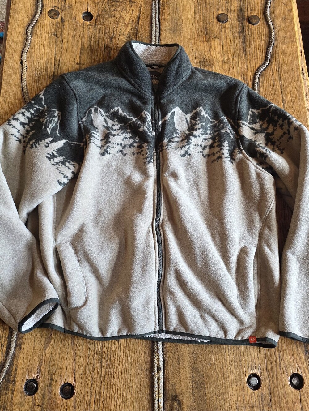 The American Outdoorsman Tan Green Mountain Pattern Fleece Jacket Mens 2XL